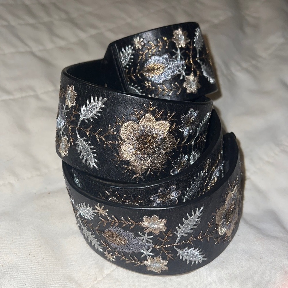 Rebecca minkoff black metallic floral guitar purse strap